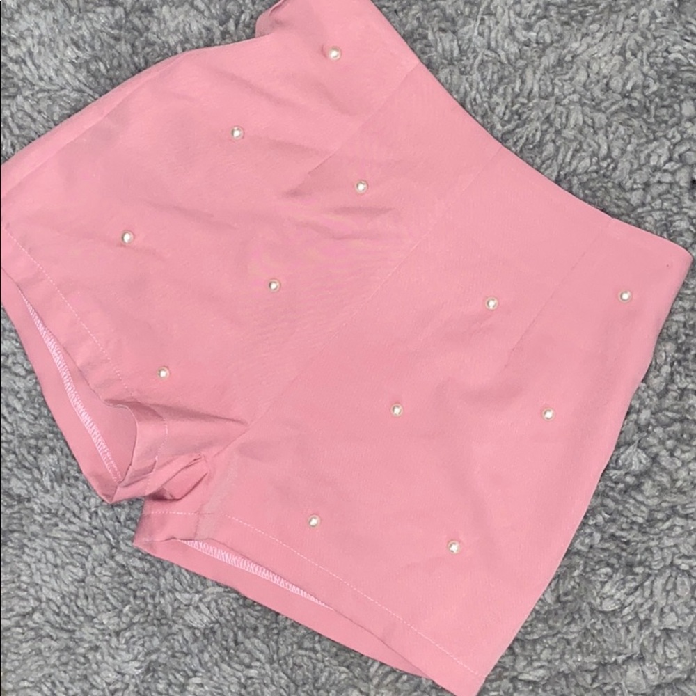 Fshion nova shorts💜 *PLEASE READ DESCRIPTION* - Picture 1 of 6